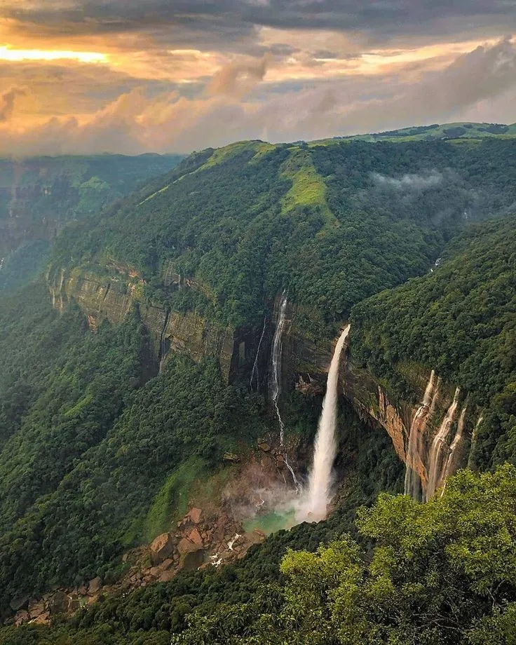 Nohsngithiang & Nohkalikai Falls