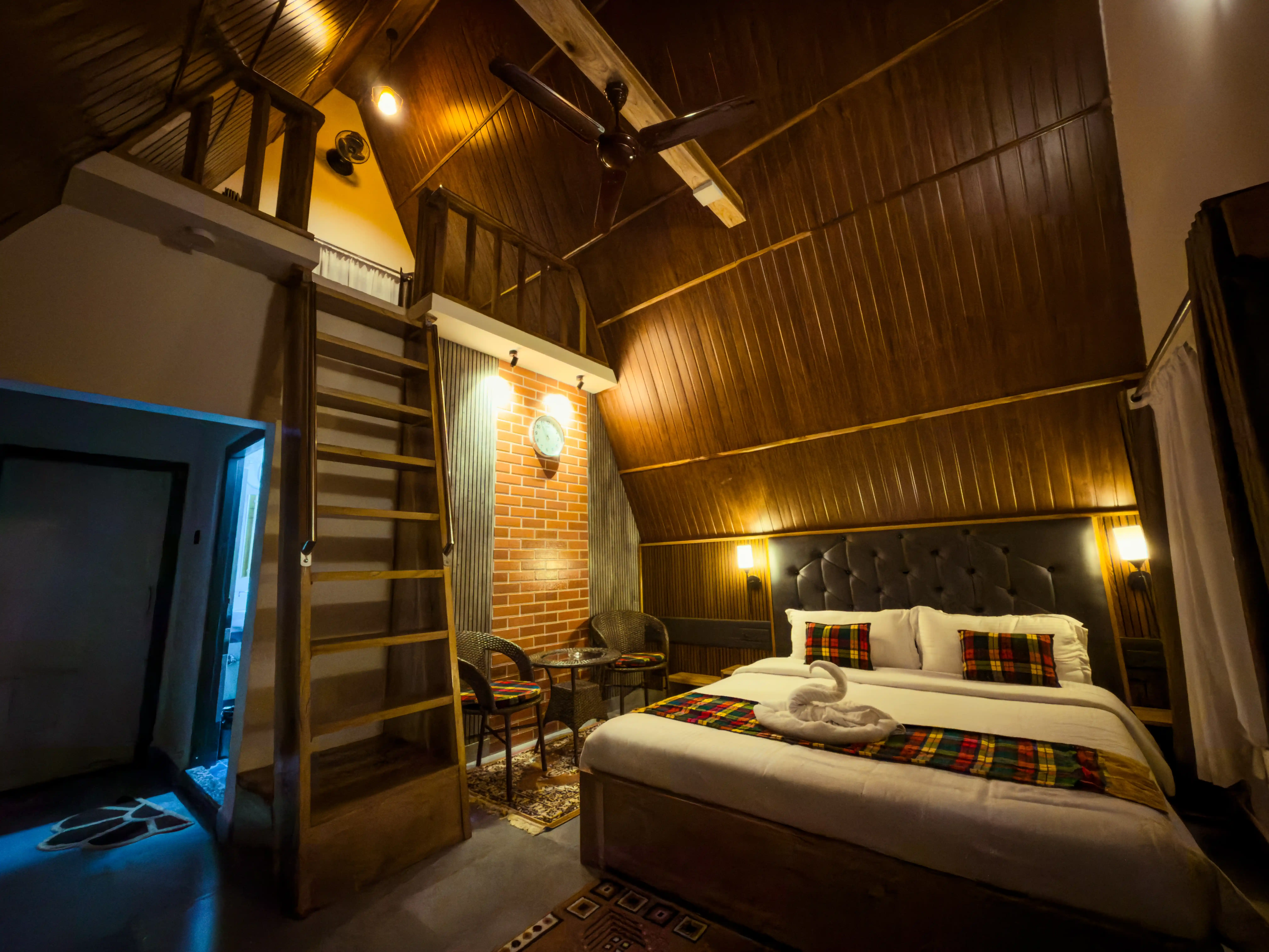 Premium Cottage with King Bed and Attic
